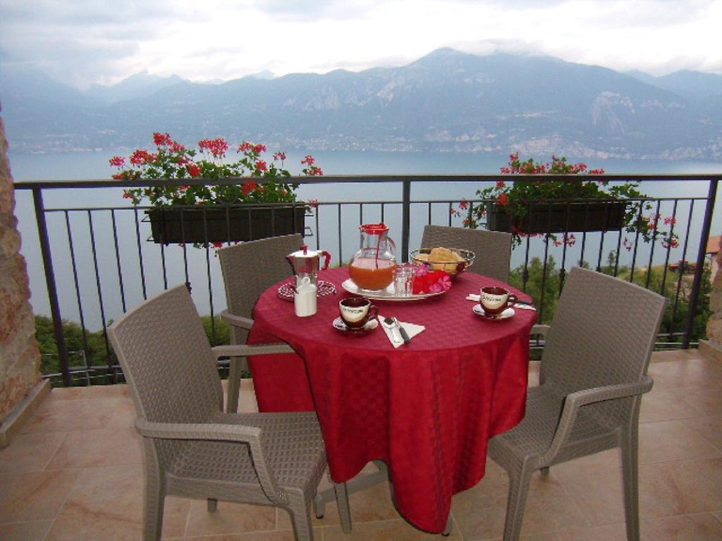 La Casa Di Pericle Aparthotel Brenzone sul Garda Δωμάτιο φωτογραφία